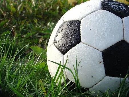 Photographie qui représente le ballon pour le vocabulaire du football en anglais